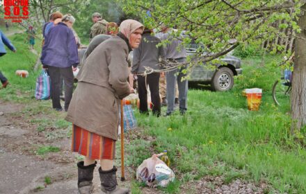 Жителям Крымского доставили гуманитарную помощь