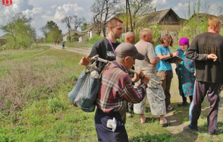 Волонтеры доставили гуманитарную помощь жителям поселка Лопаскино