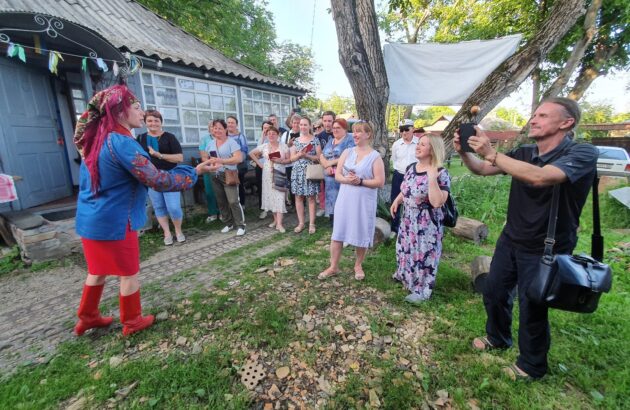 Досвід та натхнення: активні жителі Луганщини відвідали Опішнянську ОТГ