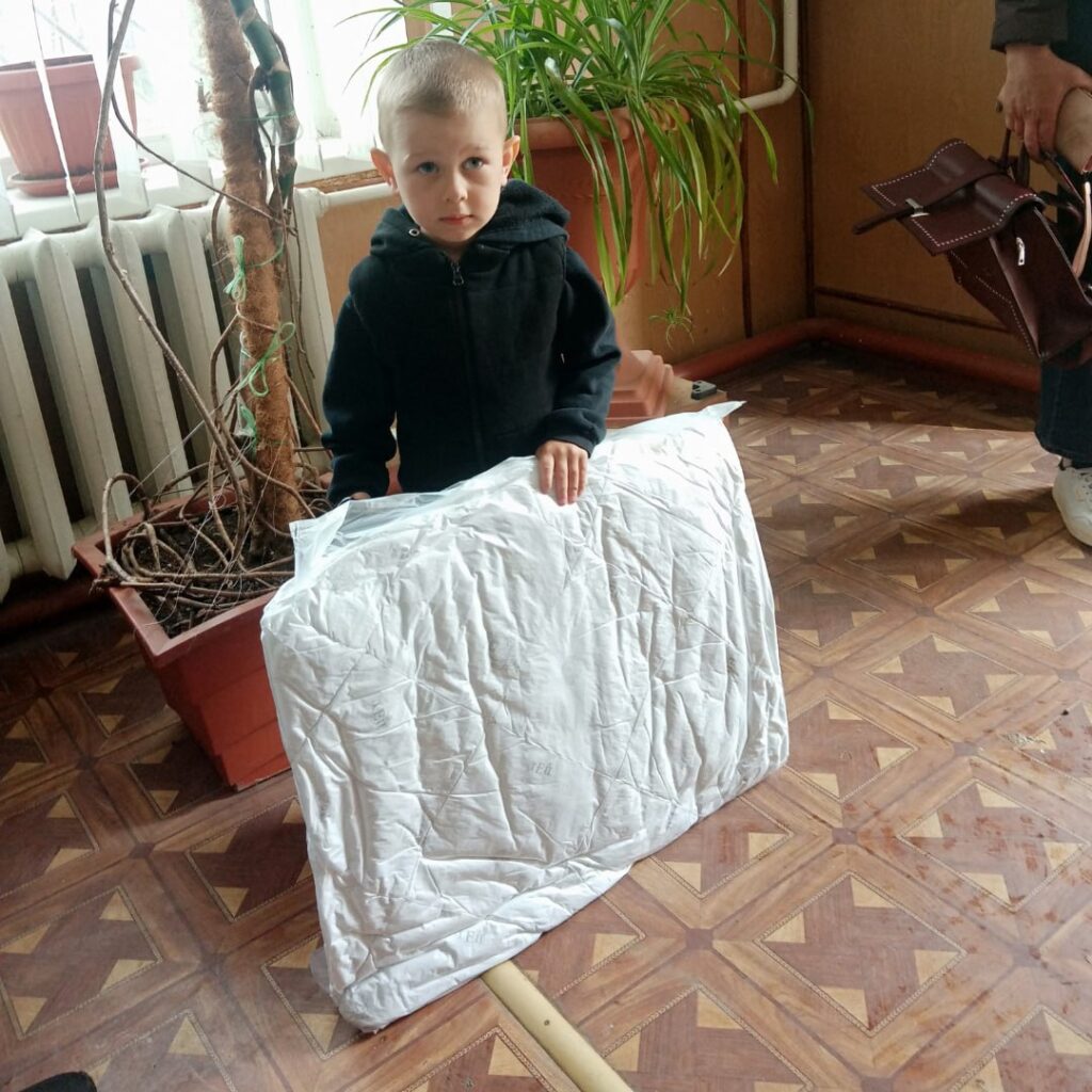 The Vostok SOS Charitable Foundation donated blankets to a hospital in the Kherson region. | CF «East SOS», картинка №4