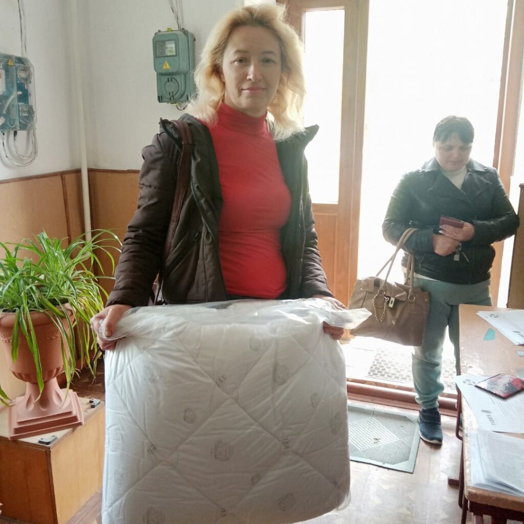 The Vostok SOS Charitable Foundation donated blankets to a hospital in the Kherson region. | CF «East SOS», картинка №7