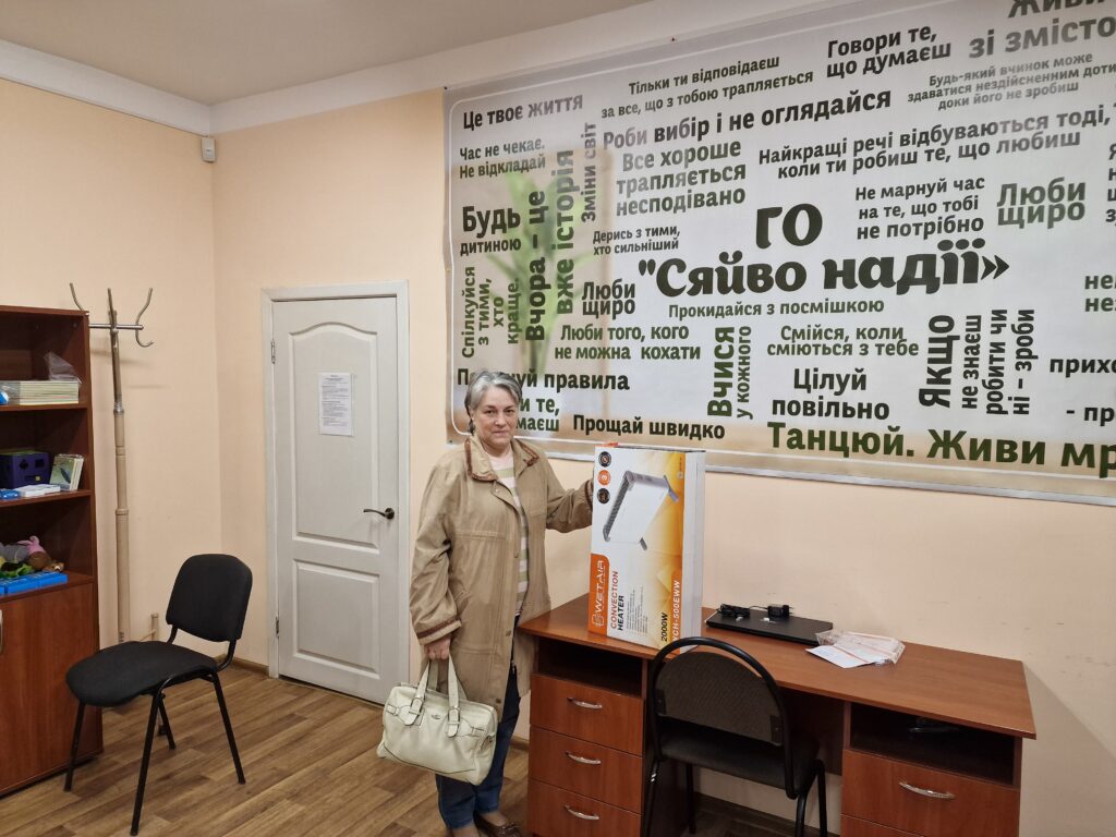 Vostok SOS provides electric heaters to war victims in Zaporizhzhia | CF «East SOS», картинка №3