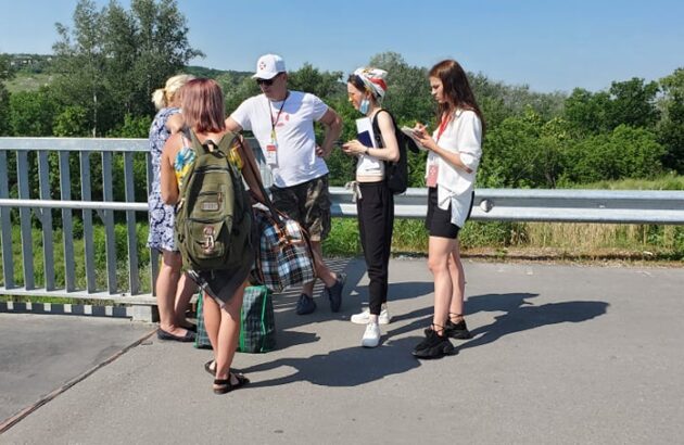 Моніторинг КПВВ “Станиця Луганська”: які порушення виявили?