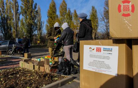 Восток-SOS объявляет тендер на закупку продуктовых и гигиенических наборов для пострадавших от боевых действий на востоке Украины