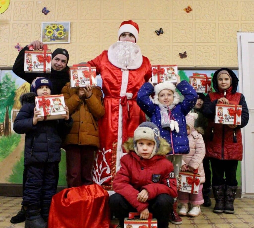 Восток SOS привіз подарунки дітям з прифронтових населенних пунктів | БФ «Схід SOS», картинка №3