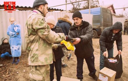 Гуманитарная помощь в Станице Луганской (улица Островского)