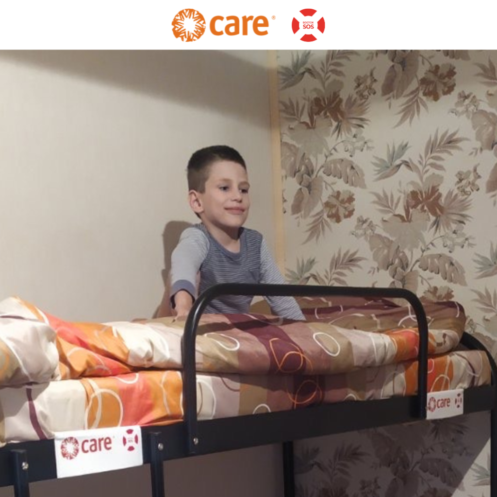 Bed and bed linen for a family that hosts displaced people in their home | CF «East SOS», картинка №1