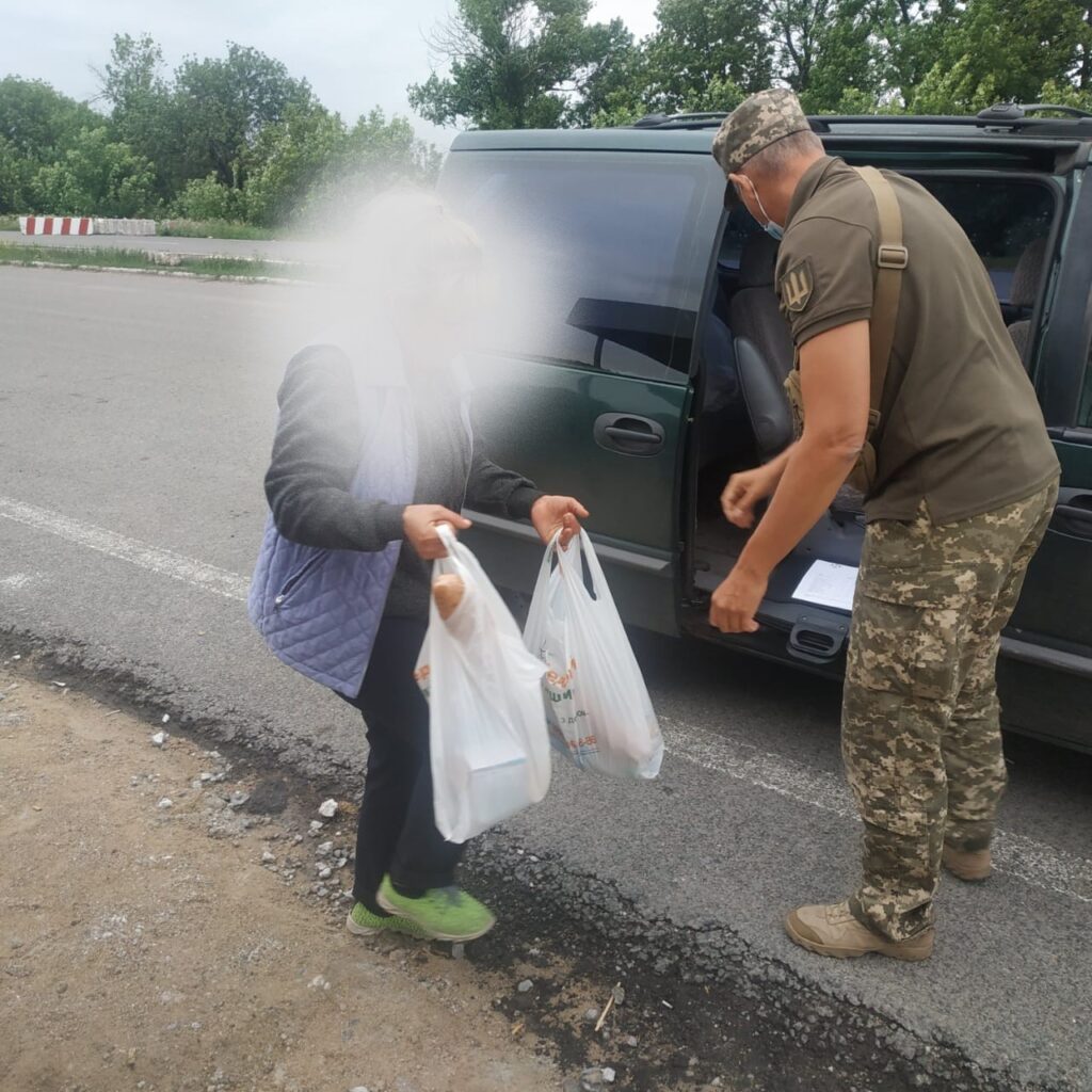 Права людини під час перетину лінії розмежування | БФ «Схід SOS», картинка №3