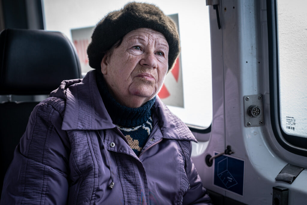 We evacuated Mrs Raisa from Pleshchiivka in the Donetsk region | CF «East SOS», картинка №2