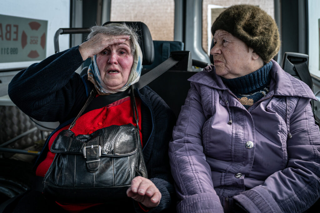 We evacuated Mrs Raisa from Pleshchiivka in the Donetsk region | CF «East SOS», картинка №4