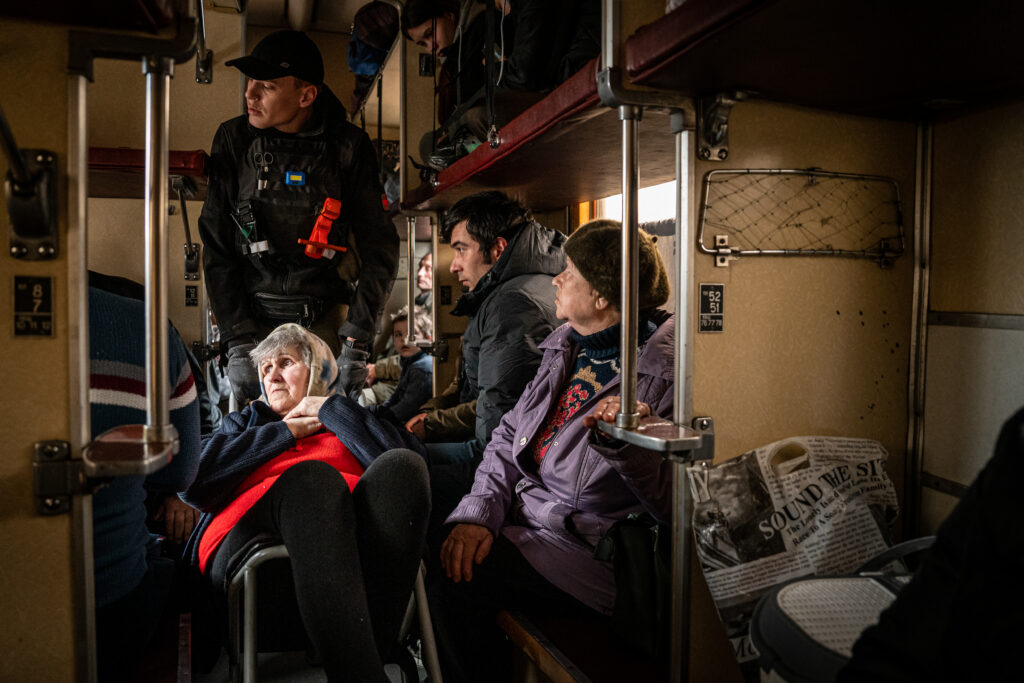 We evacuated Mrs Raisa from Pleshchiivka in the Donetsk region | CF «East SOS», картинка №5