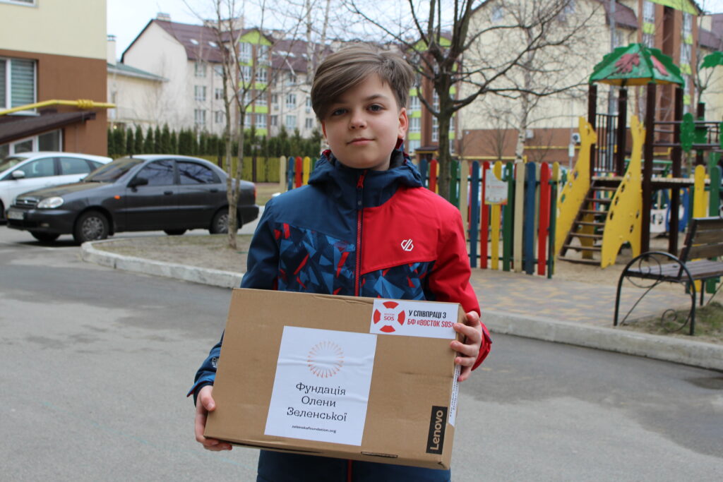 Vostok SOS donated 160 laptops for schoolchildren of the Luhansk region with the support of Olena Zelenska Foundation | CF «East SOS», картинка №4