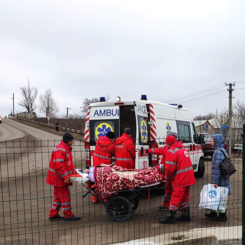 Доповідь за результатами моніторингу контрольних пунктів в’їзду-виїзду у Донецькій та Луганській областях | БФ «Схід SOS», картинка №4