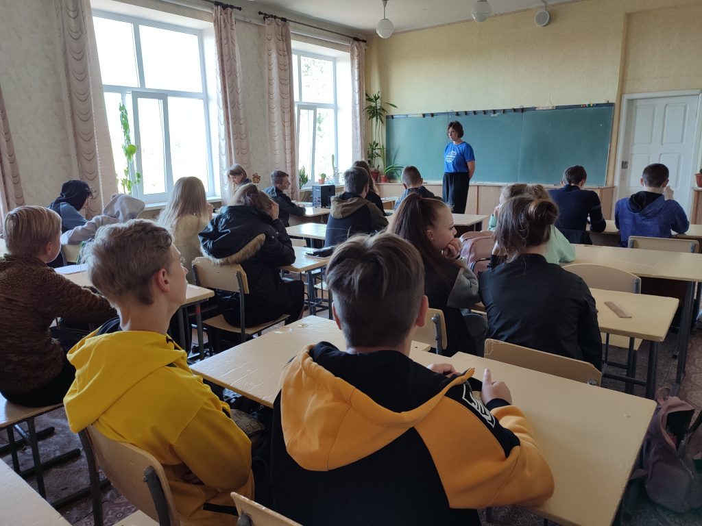 Experts from Estonia conducted a series of workshops in schools of Luhansk region | CF «East SOS», картинка №2