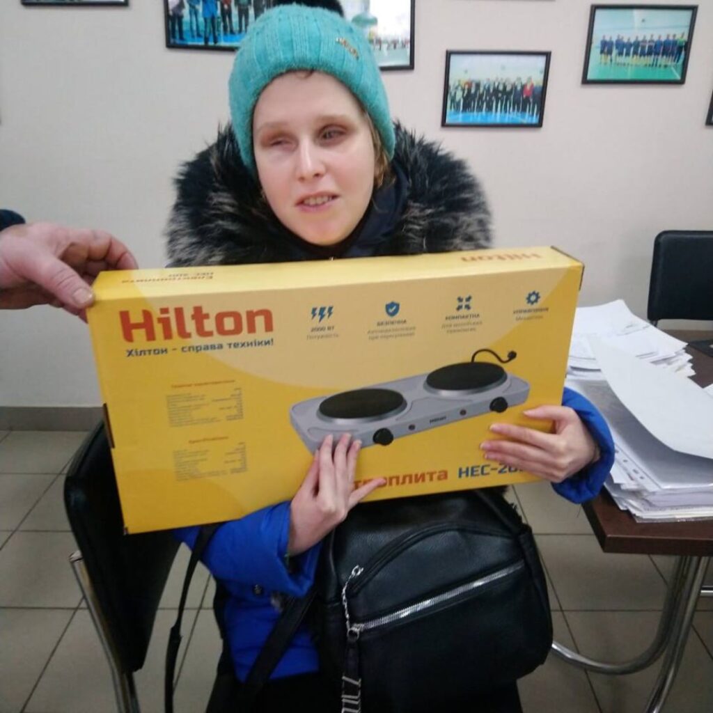 Vostok SOS supplied the residents of frontline towns in the Kharkiv region with electric stoves, heaters, OSB boards, and hygiene kits | CF «East SOS», картинка №3