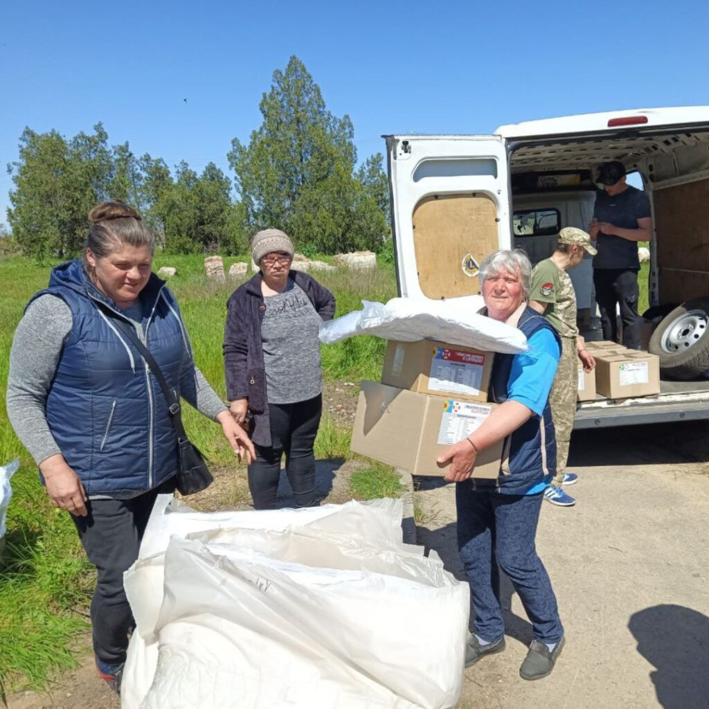 We delivered blankets to residents occupied territories of the Kherson region | CF «East SOS», картинка №1