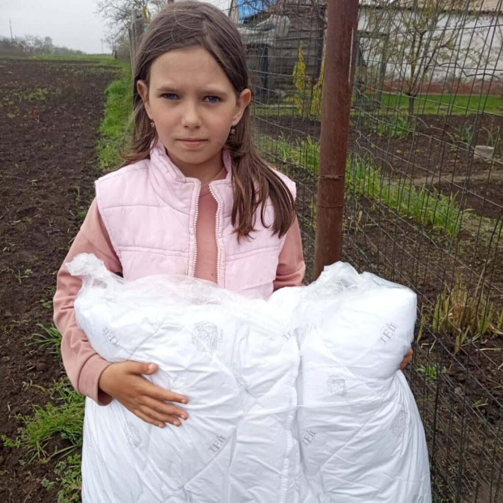 We delivered blankets to residents occupied territories of the Kherson region | CF «East SOS», картинка №2