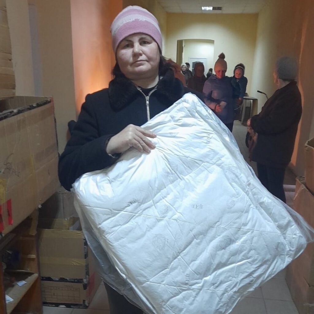 We delivered blankets to residents occupied territories of the Kherson region | CF «East SOS», картинка №4