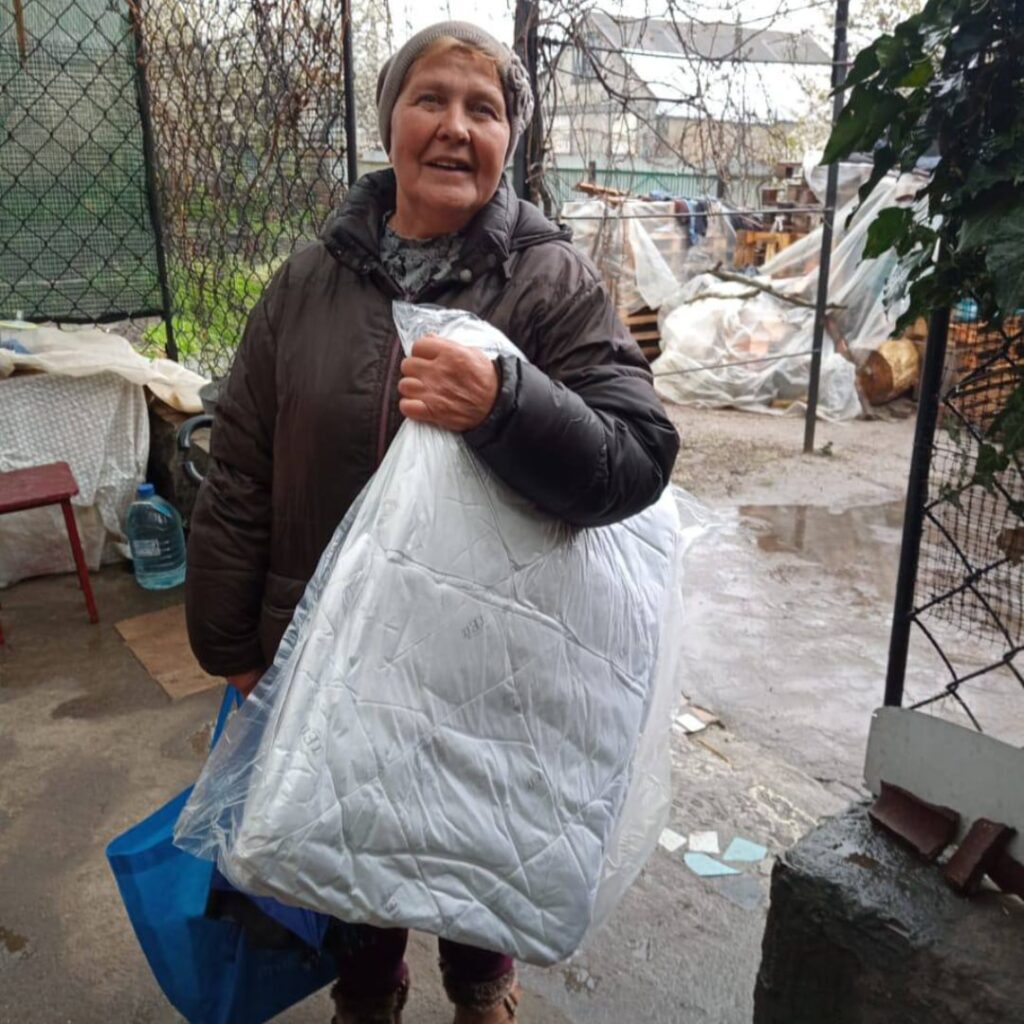 We delivered blankets to residents occupied territories of the Kherson region | CF «East SOS», картинка №5