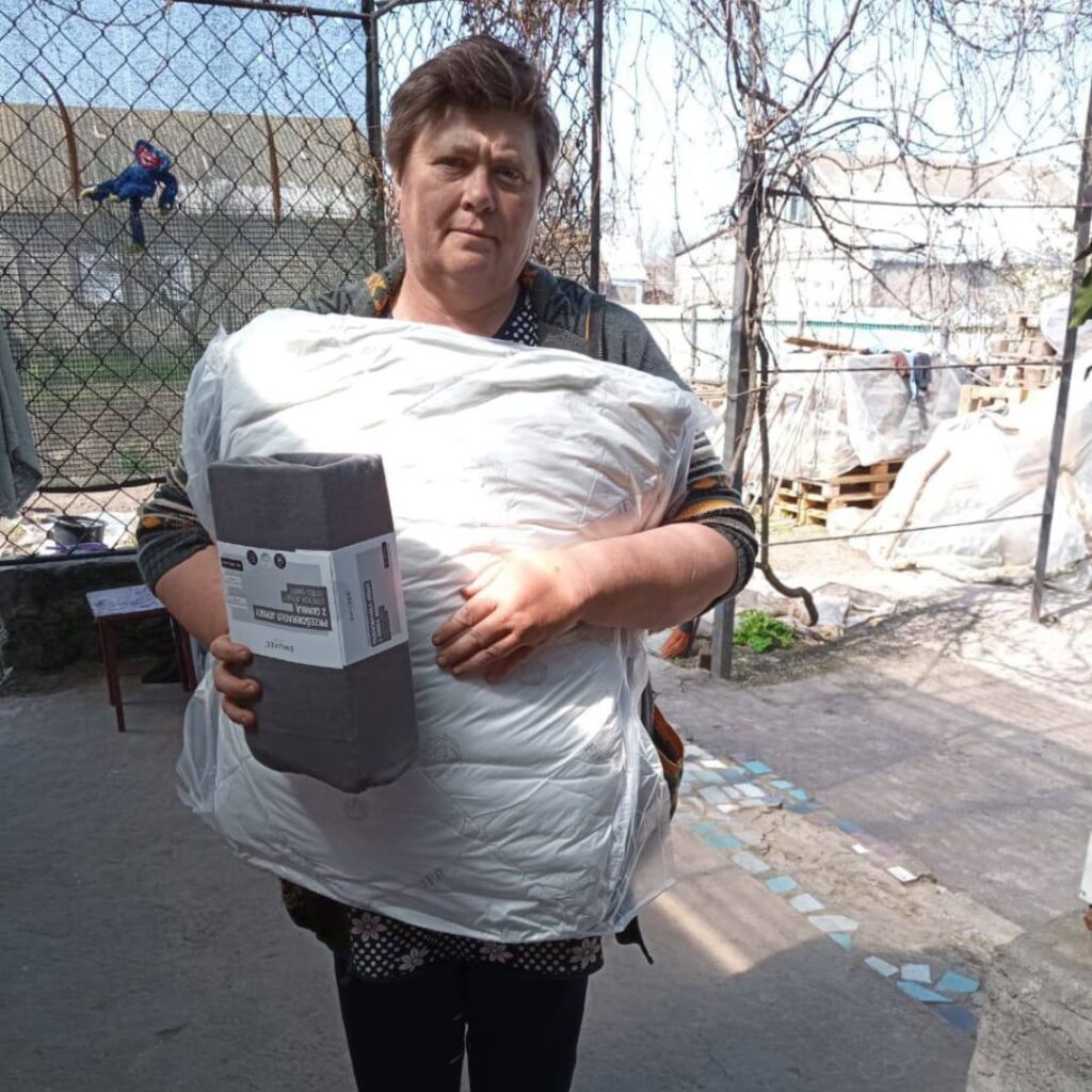 We delivered blankets to residents occupied territories of the Kherson region | CF «East SOS», картинка №6