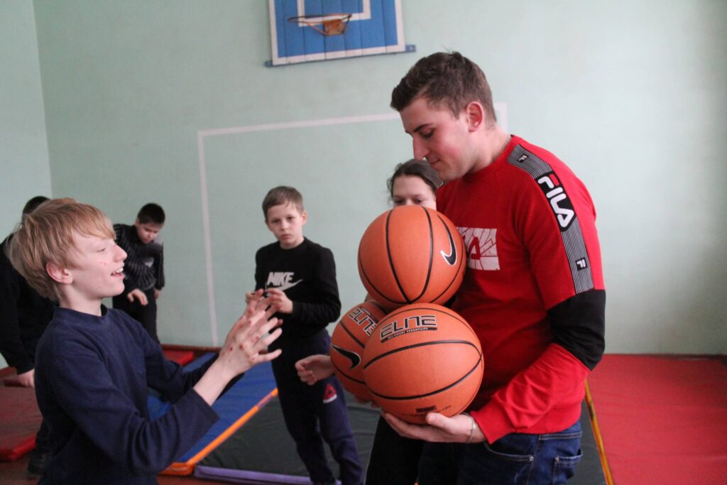 Після карантину – фізкультура буде практичною: гуманітарна допомога | БФ «Схід SOS», картинка №5