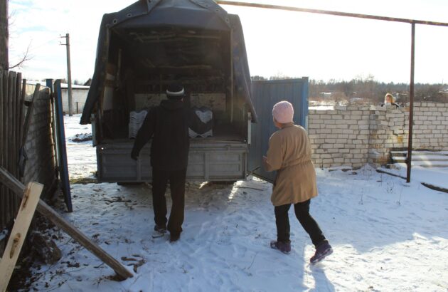 Пожежі на Луганщині: Восток SOS закупив будматеріали для власників ще 7 будинків