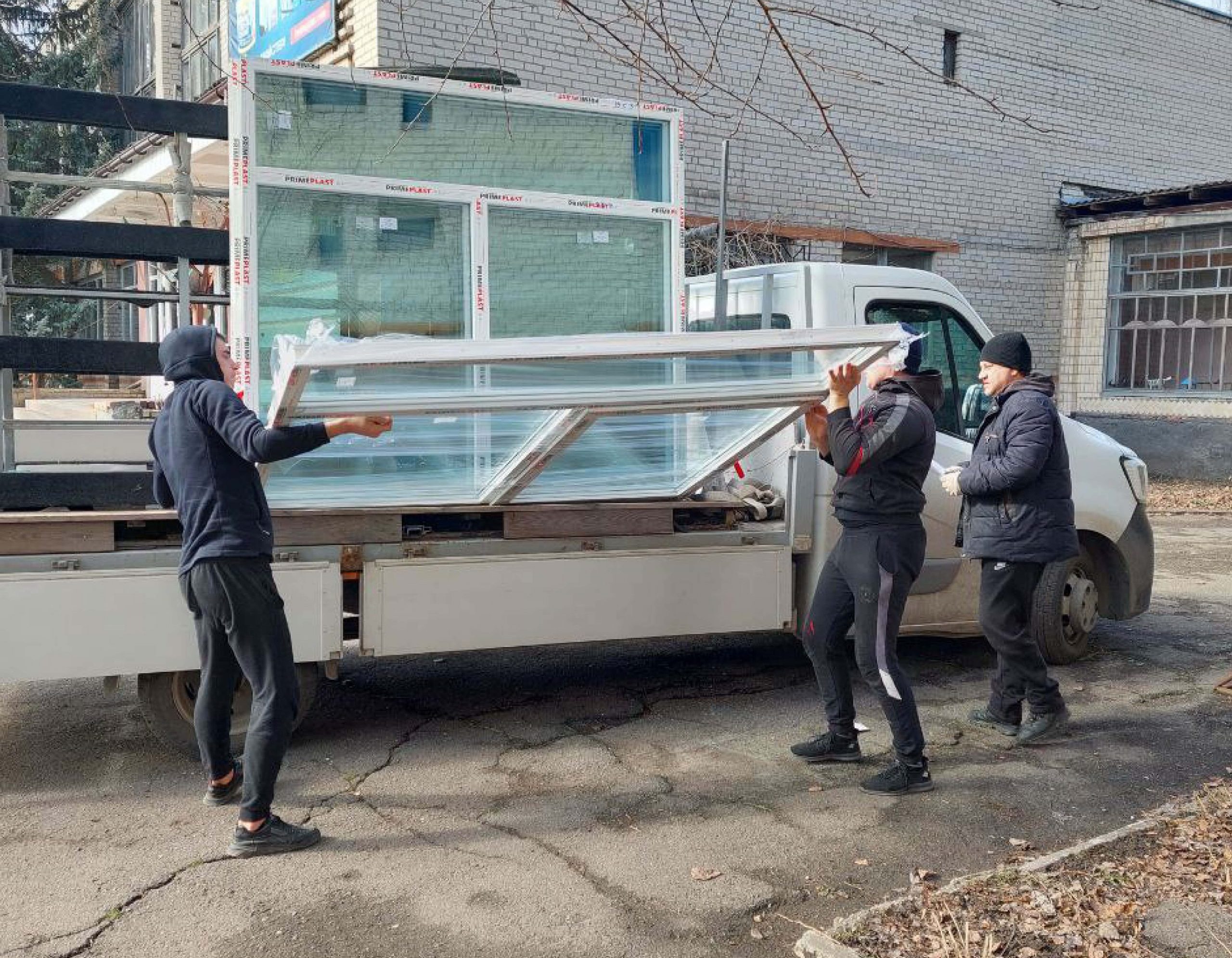 “East SOS” replaced the windows at the West Donbas Vocational Lyceum in Pavlograd | CF «East SOS», картинка №1