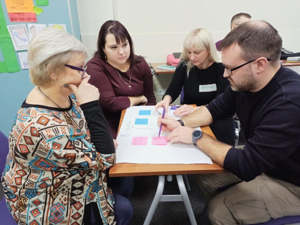 Стартував проєкт «Розвиток цифрових компетентностей вчителів» для майбутніх тренерів шкіл Луганщини | БФ «Схід SOS», картинка №5