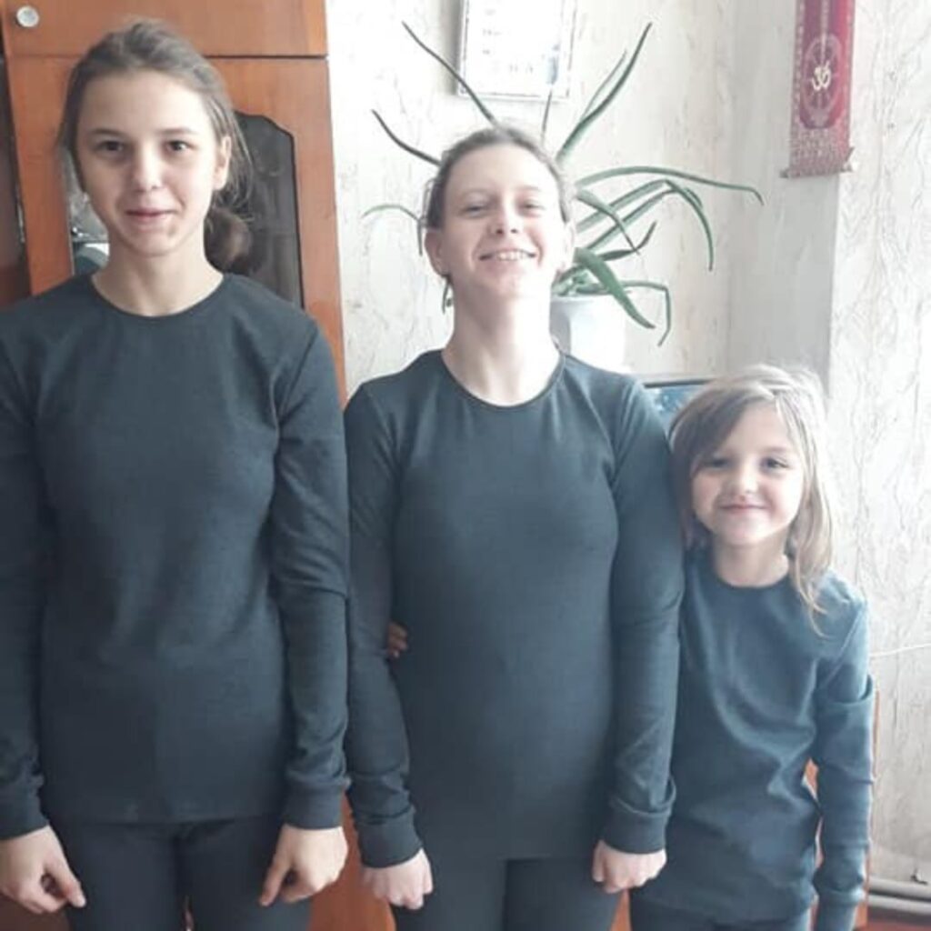 Vostok SOS provides young residents of the Donetsk region with thermal clothing and food packages | CF «East SOS», картинка №2