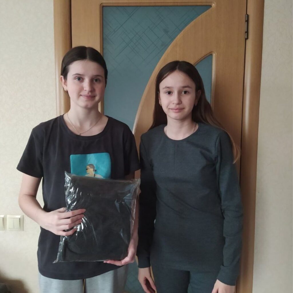 Vostok SOS provides young residents of the Donetsk region with thermal clothing and food packages | CF «East SOS», картинка №4