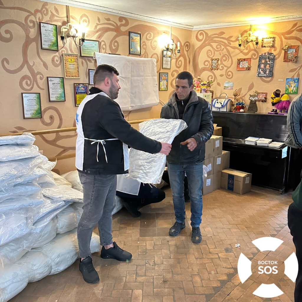 This year, in April, the Vostok SOS Charitable Foundation distributed via the NGO «Diia» the following items to residents of Orikhiv and Novooleksandrivka | CF «East SOS», картинка №3