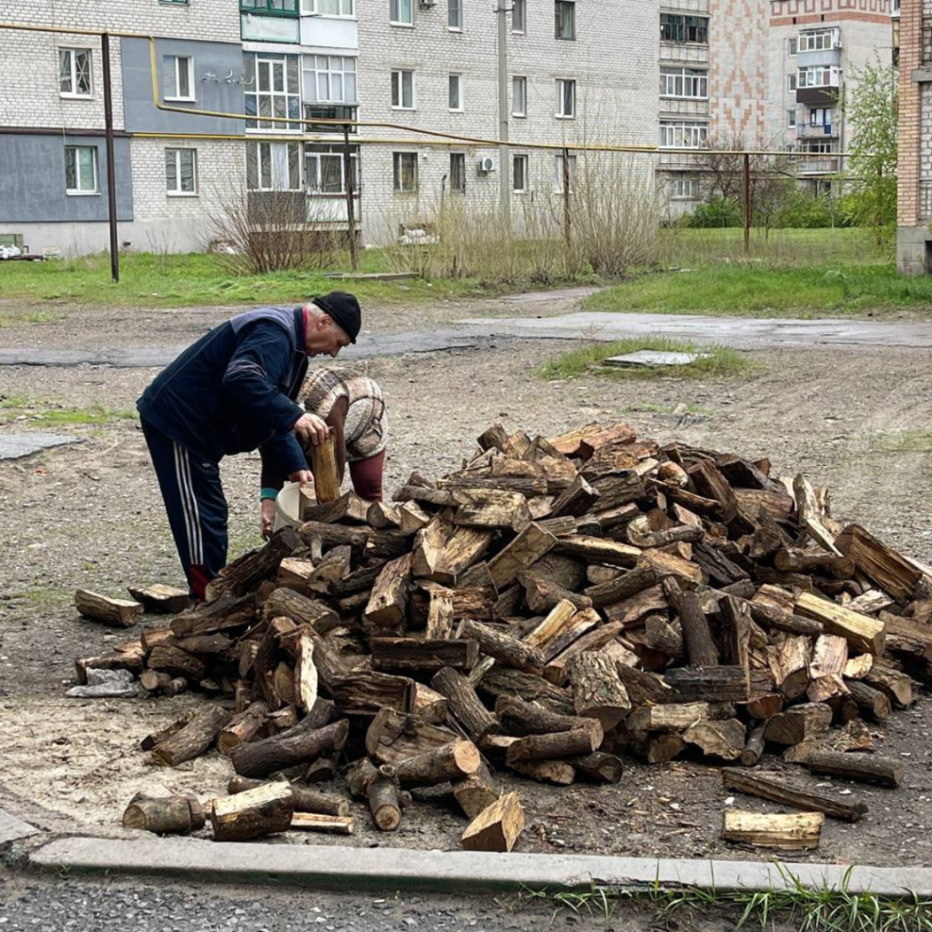 Передали жителям Лиману обігрівачі, дрова, продуктово-гігієнічні та постільні набори | БФ «Схід SOS», картинка №6