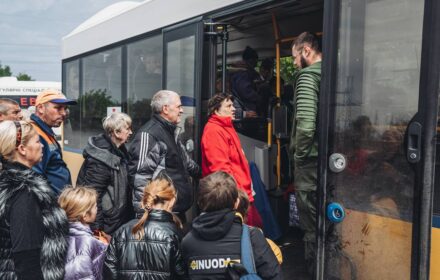 Звернення до міжнародних партнерів щодо доцільності доставлення гуманітарної допомоги у вигляді продуктів харчування до території ведення активних бойових дій, де оголошена обов’язкова евакуація населення та обов’язкова евакуація дітей в примусовий спосіб