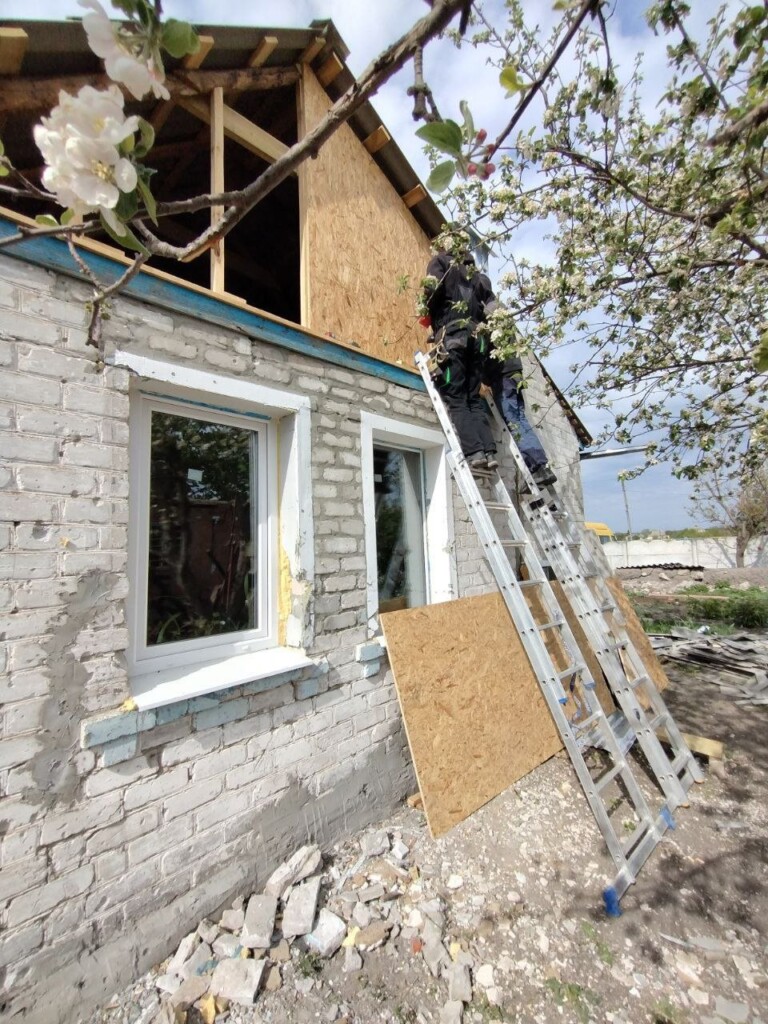 Історія Катерини з Ізюма: команді БФ «Схід SOS» вдалося відновити будинок жінки, яка пережила окупацію | БФ «Схід SOS», картинка №6