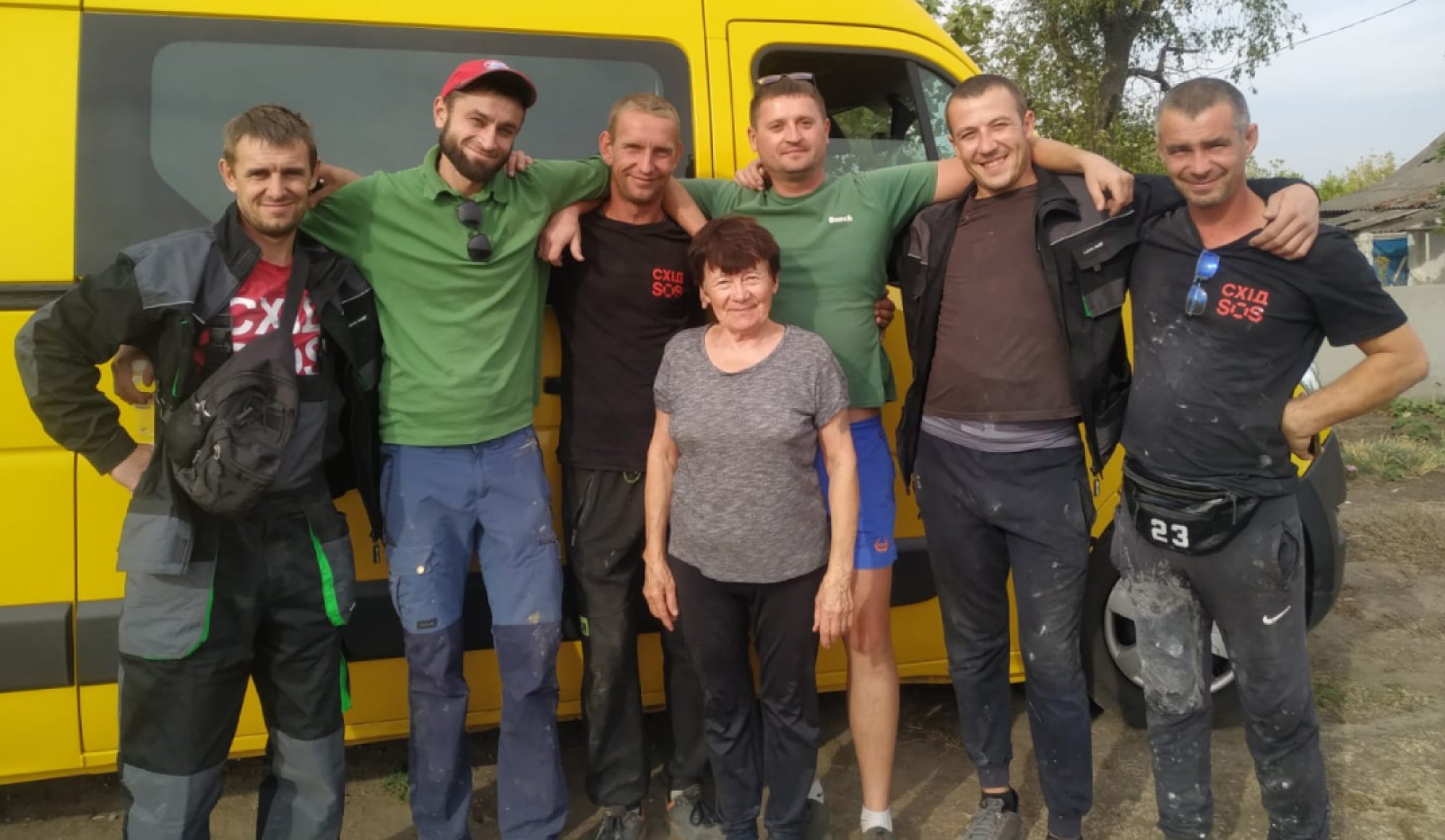 Майстер з ремонту БФ «Схід SOS»: «Я впевнений, що до людей повертається надія на краще з кожним заміненим вікном, полагодженим дахом чи дверима» | БФ «Схід SOS», картинка №2