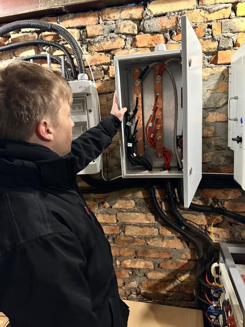 БФ «Схід SOS» встановив гібридну сонячну електростанцію в Миколаєві | БФ «Схід SOS», картинка №4