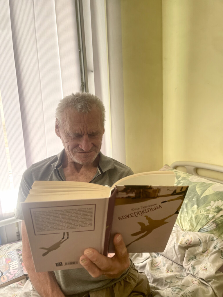Підтримка словом і змістом: «Видавництво 21» передало книжки для переселенців у Дніпрі | БФ «Схід SOS», картинка №3