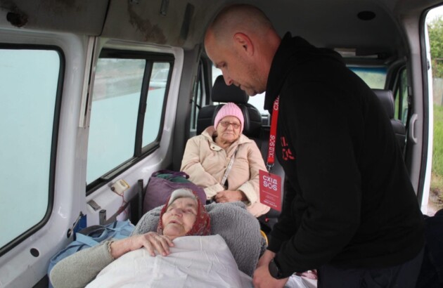 БФ «Схід SOS» евакуював жінку віком 89 років зі Дружківки