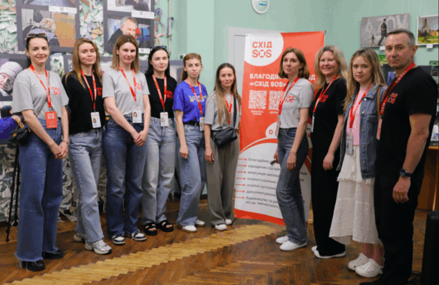 Фотовиставка «Хроніки евакуації» в Кропивницькому: історії людей, яких врятував БФ «Схід SOS»