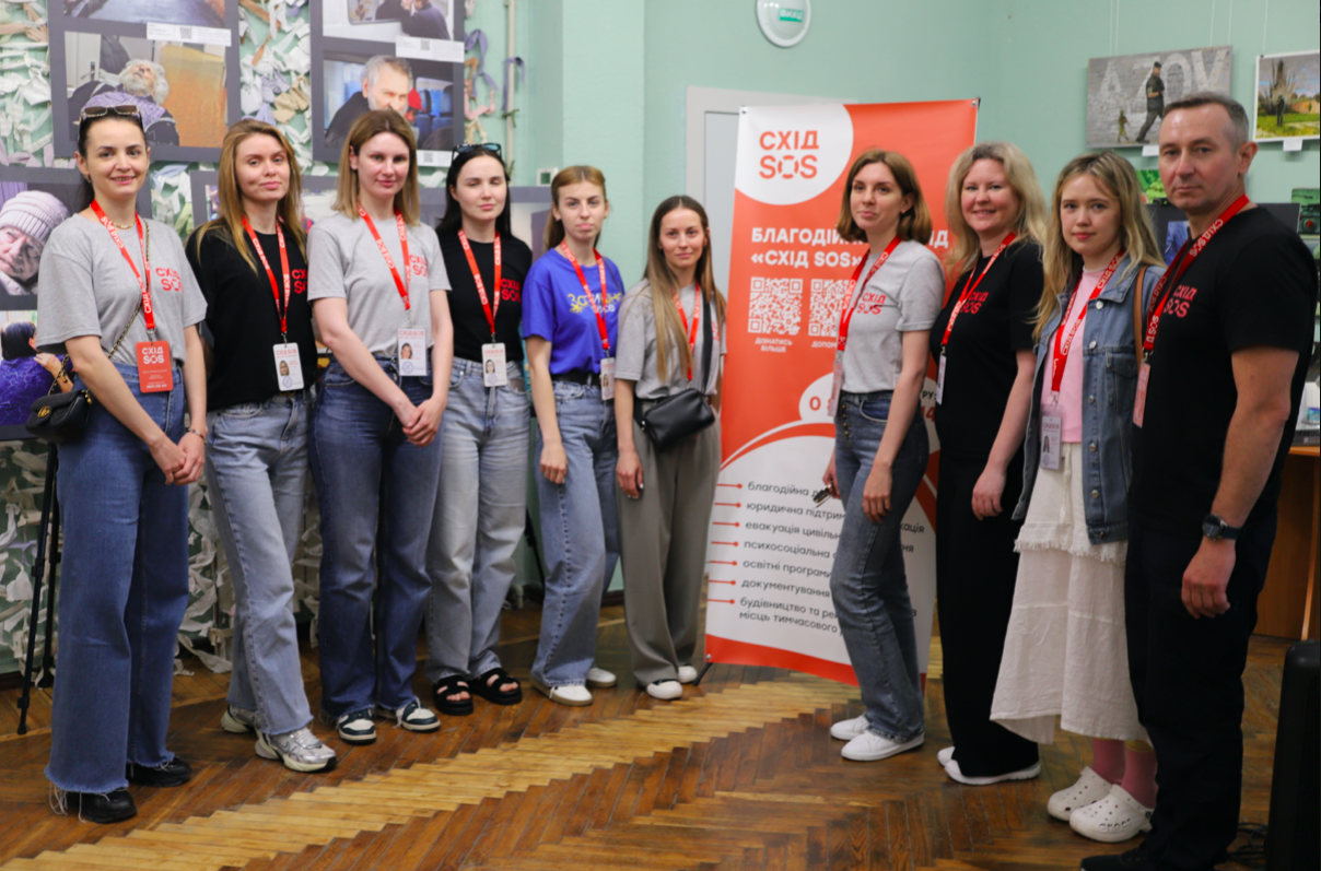 Фотовиставка «Хроніки евакуації» в Кропивницькому: історії людей, яких врятував БФ «Схід SOS» | БФ «Схід SOS», картинка №2