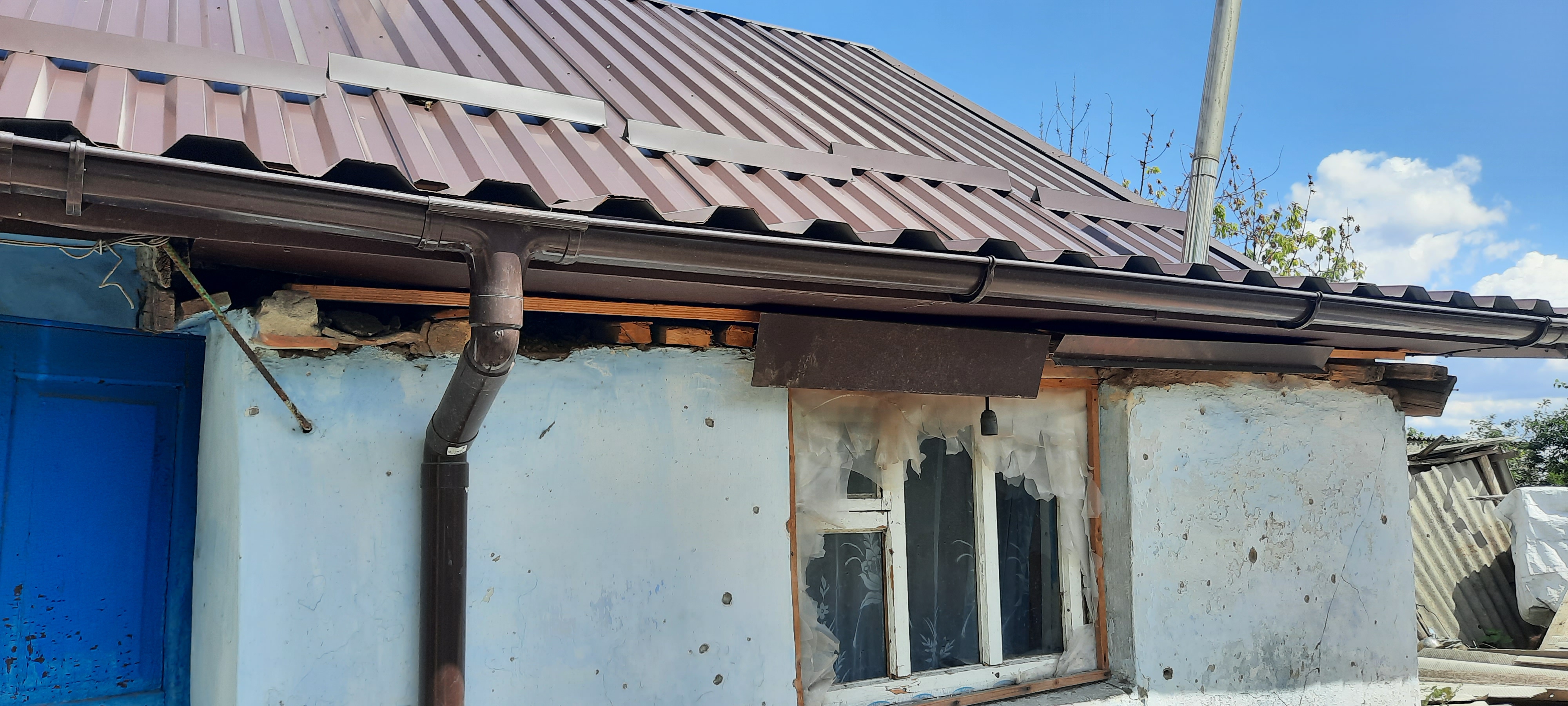 БФ «Схід SOS» провів моніторинг відновлення пошкодженого житлового будинку внаслідок російських обстрілів у селищі Високопілля на Херсонщині | БФ «Схід SOS», картинка №4