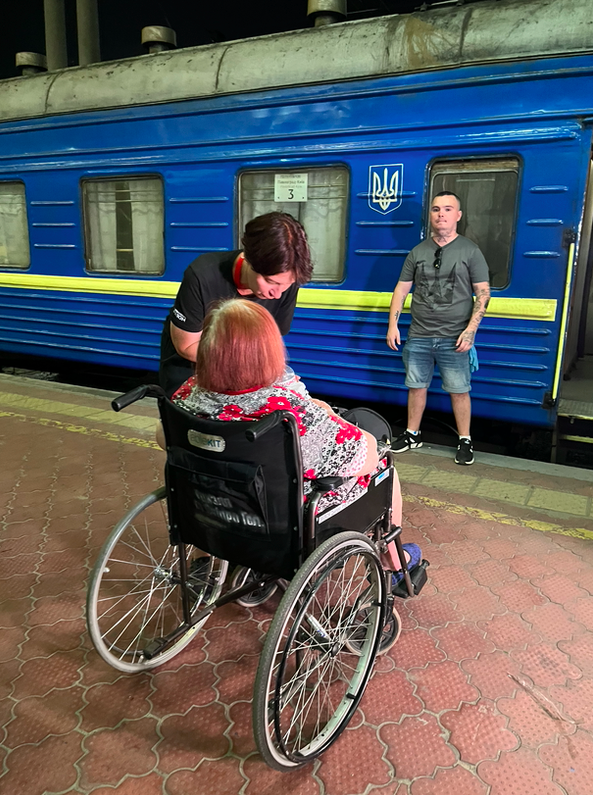 «Черга життя» зрушила: ще 149 евакуйованих з прифронту знайшли постійний прихисток у Київській області | БФ «Схід SOS», картинка №1