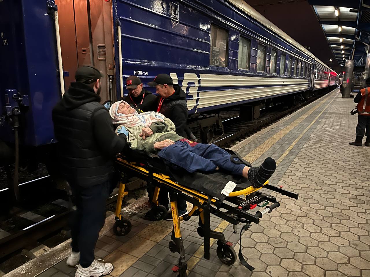 Ще 10 людей вирушили до постійного безпечного прихистку завдяки команді БФ «Схід SOS» | БФ «Схід SOS», картинка №6