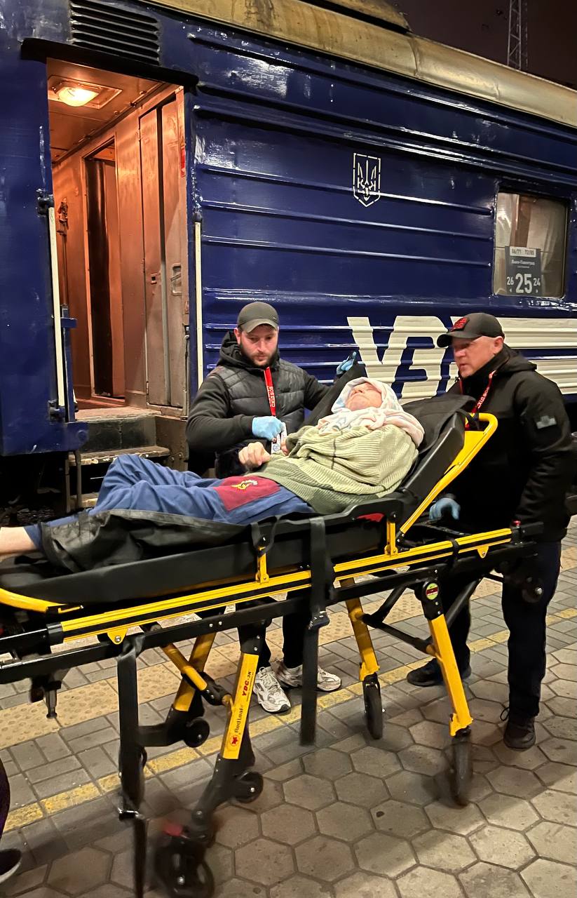 Ще 10 людей вирушили до постійного безпечного прихистку завдяки команді БФ «Схід SOS» | БФ «Схід SOS», картинка №7