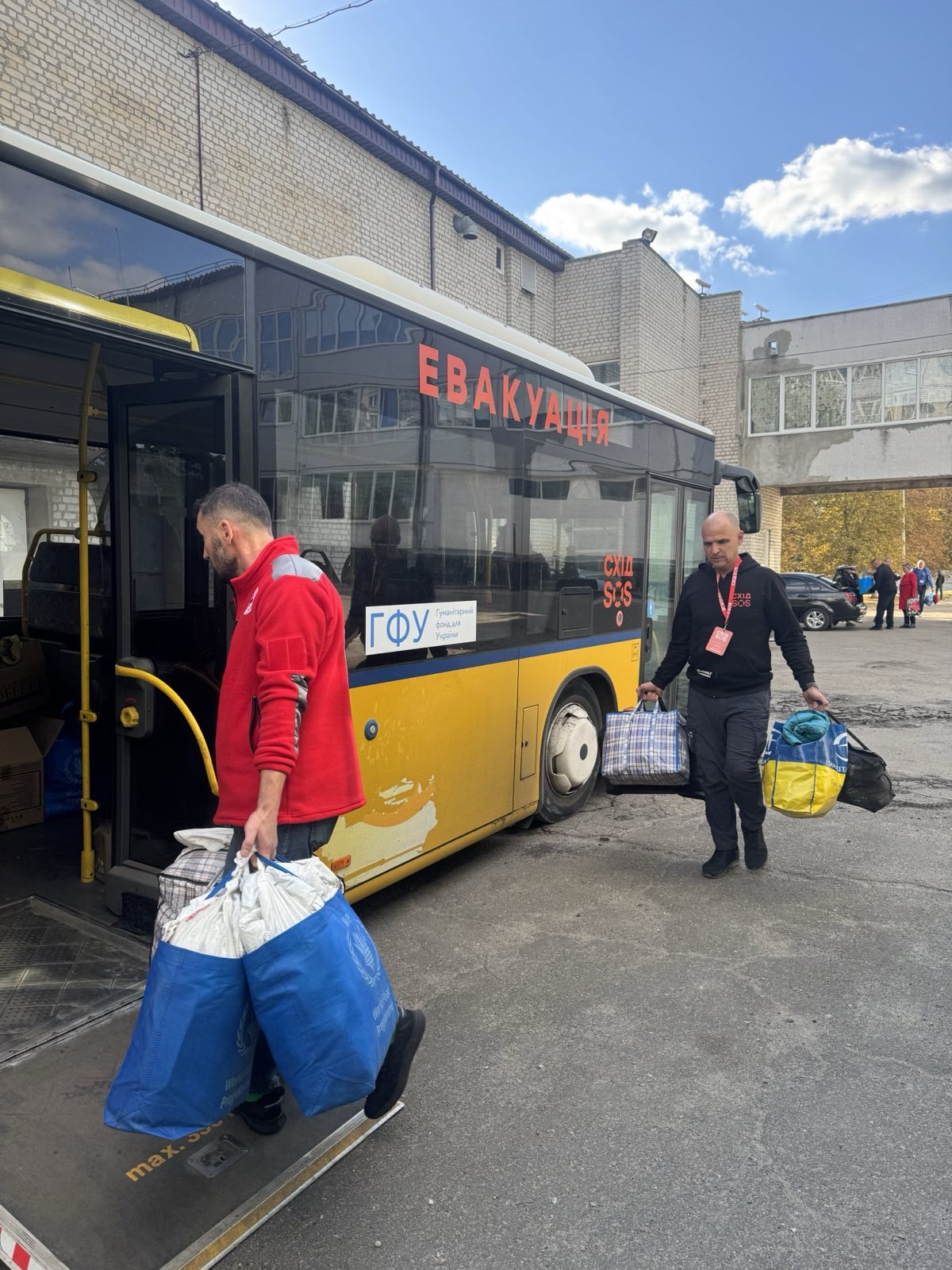 Понад 5 місяців турботи: як команда БФ «Схід SOS» зустрічає евакуйованих у транзитних пунктах  | БФ «Схід SOS», картинка №3