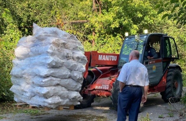 БФ «Схід SOS» передав 35 тонн паливних брикетів для опалення закладу стаціонарного догляду в селі Колиндяни (Тернопільщина) БФ «Схід SOS» передав 35 тонн паливних брикетів для опалення закладу стаціонарного догляду в селі Колиндяни (Тернопільщина)