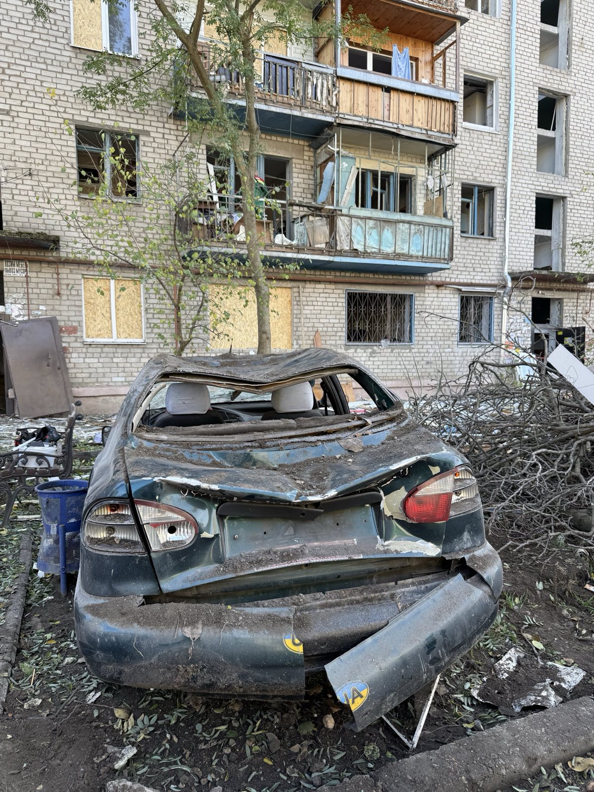 Команда БФ «Схід SOS» підтримала мешканців зруйнованого росією гуртожитку в Запоріжжі | БФ «Схід SOS», картинка №7