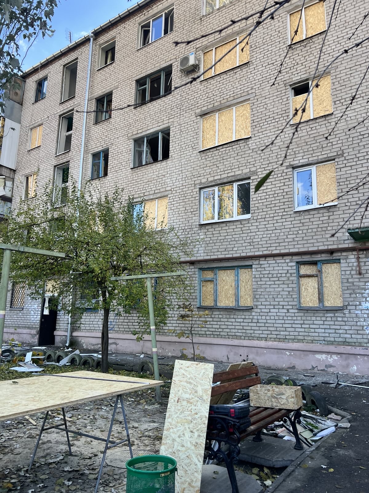 Команда БФ «Схід SOS» підтримала мешканців зруйнованого росією гуртожитку в Запоріжжі | БФ «Схід SOS», картинка №9