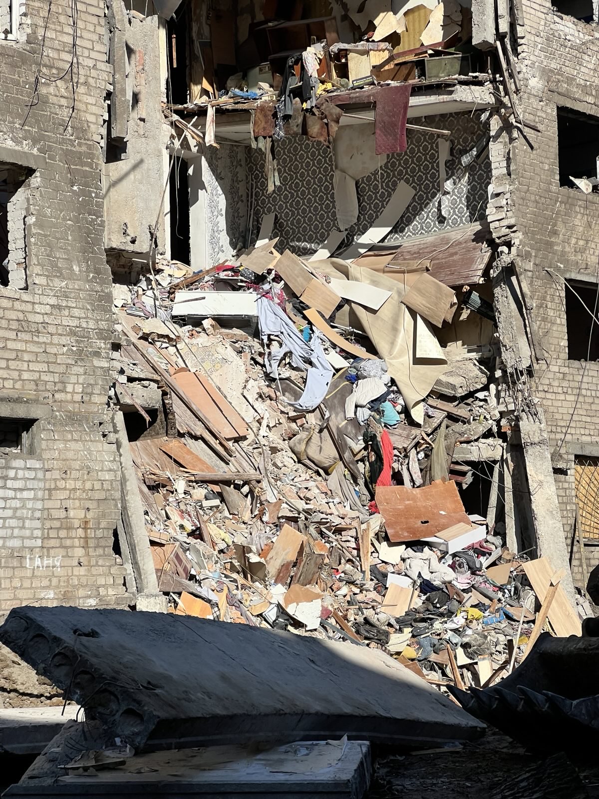 Команда БФ «Схід SOS» підтримала мешканців зруйнованого росією гуртожитку в Запоріжжі | БФ «Схід SOS», картинка №5