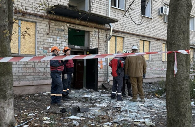 Команда БФ «Схід SOS» підтримала мешканців зруйнованого росією гуртожитку в Запоріжжі Команда БФ «Схід SOS» підтримала мешканців зруйнованого росією гуртожитку в Запоріжжі